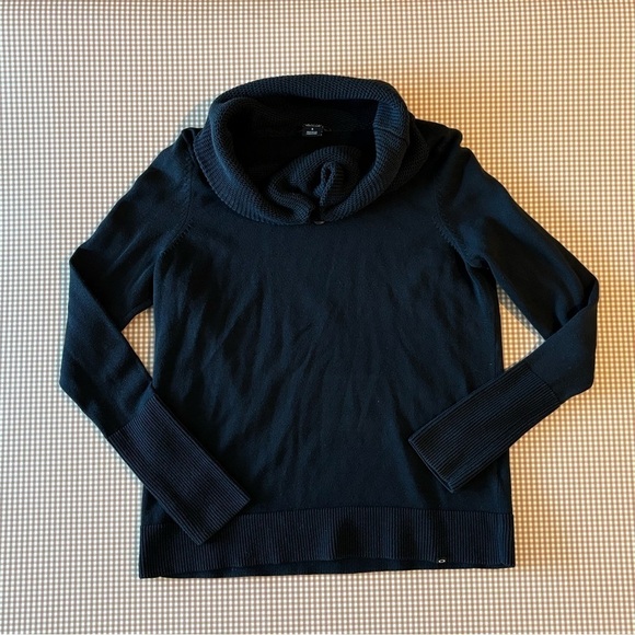Oakley Women’s black knit sweater. Size small - Picture 13 of 15